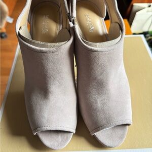 ❤️NWT Michael Kors Women's Open Toe Heels with side zipper